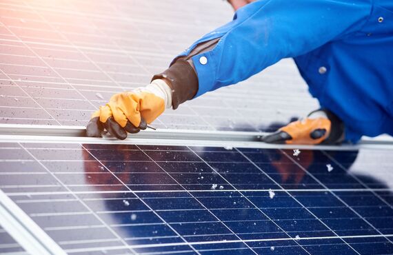 大分を拠点に太陽光発電装置の設置工事等のリフォームを請け負っております